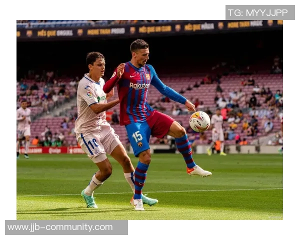 欧冠激战曼联大胜巴萨点球大战瞬间点燃全场激情