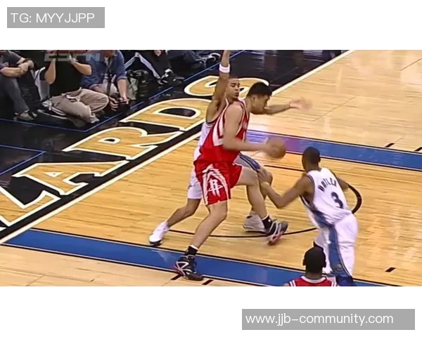 姚明与阿泰斯特的搞笑瞬间回顾让你捧腹大笑的篮球趣事合集