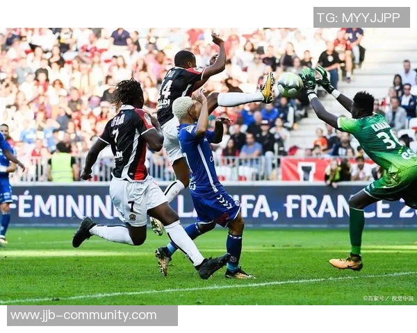 足总杯精彩对决巴黎圣日耳曼完胜皇马神扑瞬间成比赛转折点 足总杯精彩对决巴黎圣日耳曼完胜皇马神扑瞬间成比赛转折点