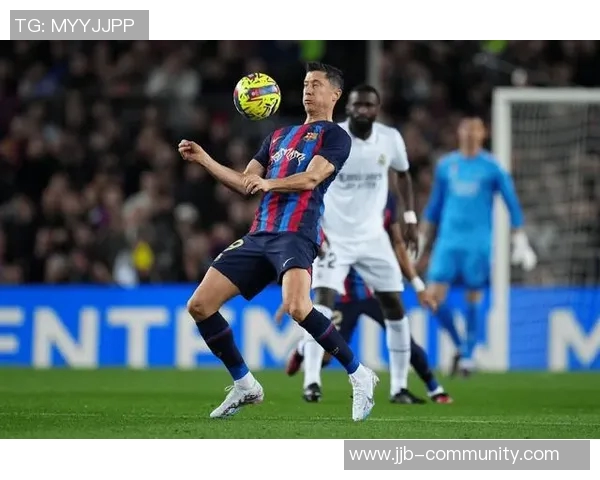 国王杯激战曼联逆转巴萨补时绝杀引爆全场激情瞬间 国王杯激战曼联逆转巴萨补时绝杀引爆全场激情瞬间