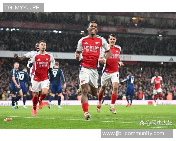 欧联杯焦点战巴萨与阿森纳握手言和红牌争议引发热议与转会传闻