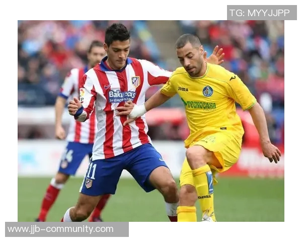 英超激战：马竞6-2大胜里昂争议判罚引发全场热议