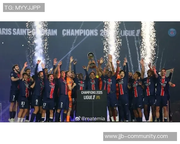 欧联杯惊现冷门巴黎圣日耳曼与曼联激战成平局引发全场震惊