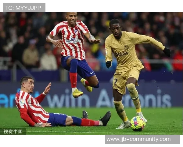 足总杯激战巴萨逆转拜仁红牌事件引发全场热议与争议 足总杯激战巴萨逆转拜仁红牌事件引发全场热议与争议